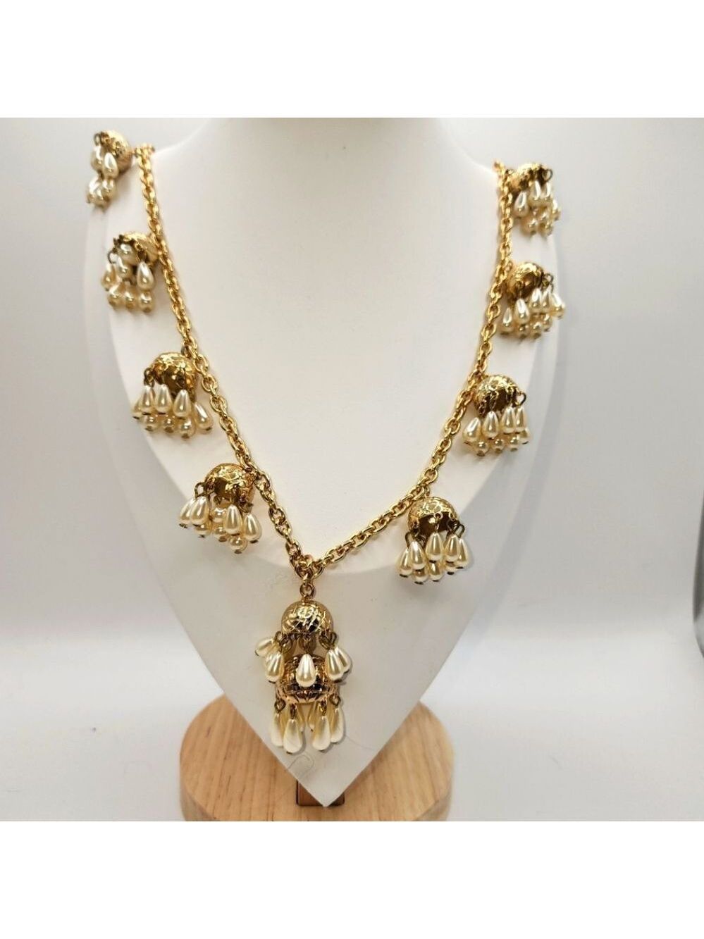 Fern Mallis Simulated Pearl Cluster Drop Necklace NWOT - Picture 1 of 9